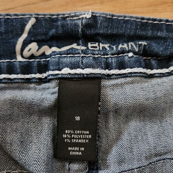 💇‍♀️Lane Bryant Blue Medium Wash White Embroider Stitch Capri Jeans Size 18 - Picture 8 of 10